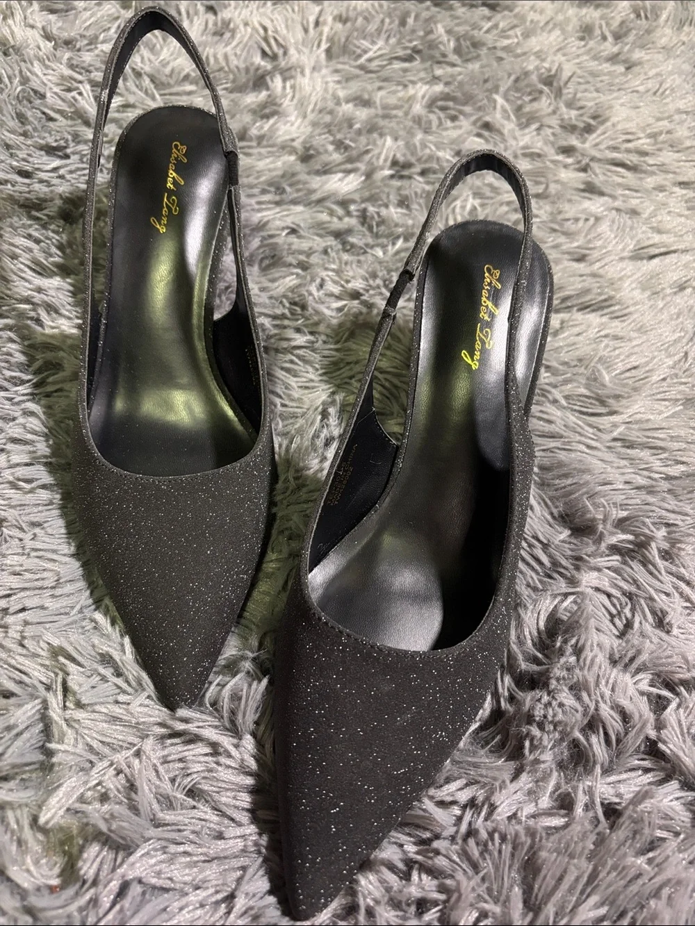 Elisabet Tang elegant black